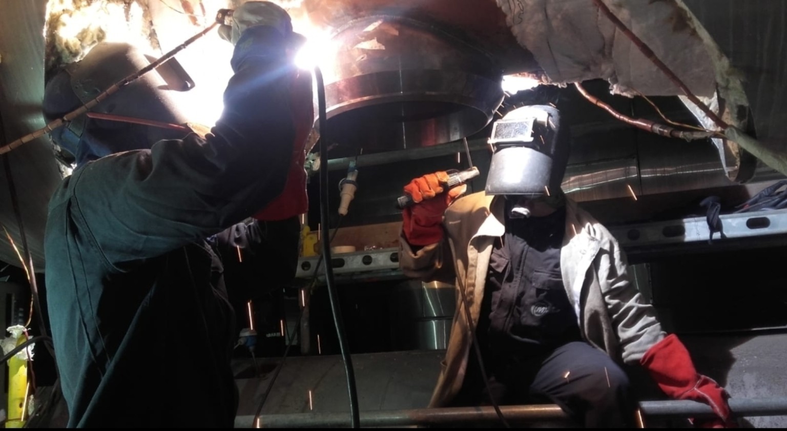 Equipo de Soldaduras Castellón trabajando en una instalación industrial