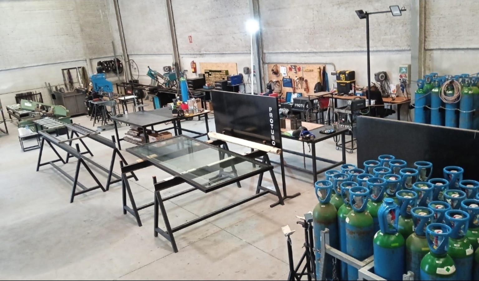 Taller de fabricación y soldadura industrial
